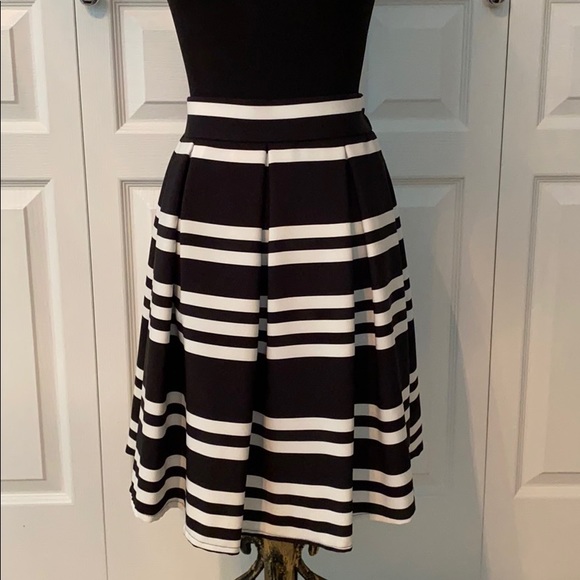 ๐2/$30๐ Striped A-lined skirt